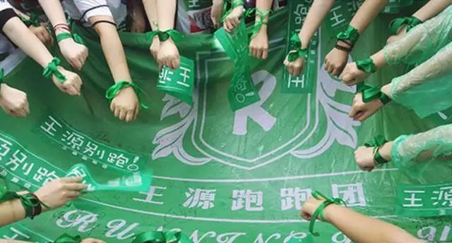 七岁小女孩跑步800米,7岁跑马拉松女孩