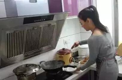 “老公水开了,帮我倒面粉吧”瞬间家毁人亡!