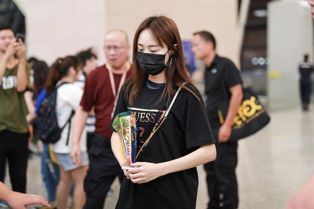 snh48现身机场,snh48演唱会home