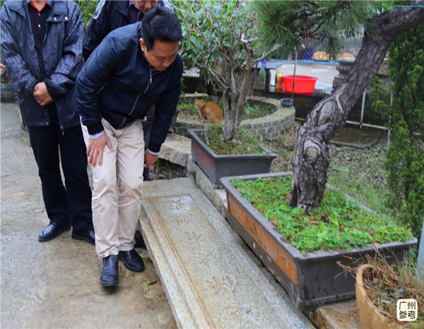 下水道里挖出余荫山房主人手迹只有下联，你来对对上联？
