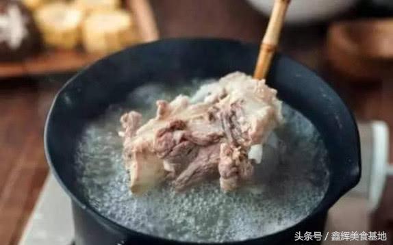 为什么炖的筒子骨汤总是浑的,炖筒子骨怎么炖最好喝去腥味