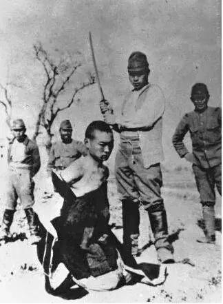 毒打、强奸、*虐性**……他把一个女人的真实故事画成漫画