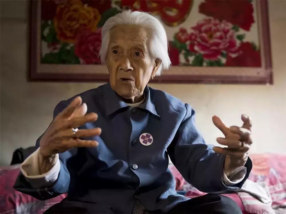 毒打、强奸、*虐性**……他把一个女人故事画成漫画，看到第几张你哭了