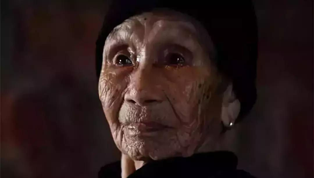 毒打、强奸、*虐性**……他把一个女人故事画成漫画，看到第几张你哭了