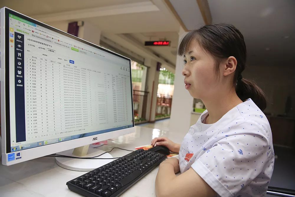 智能卫生护理机器人,自动化清洁厕所的机器人