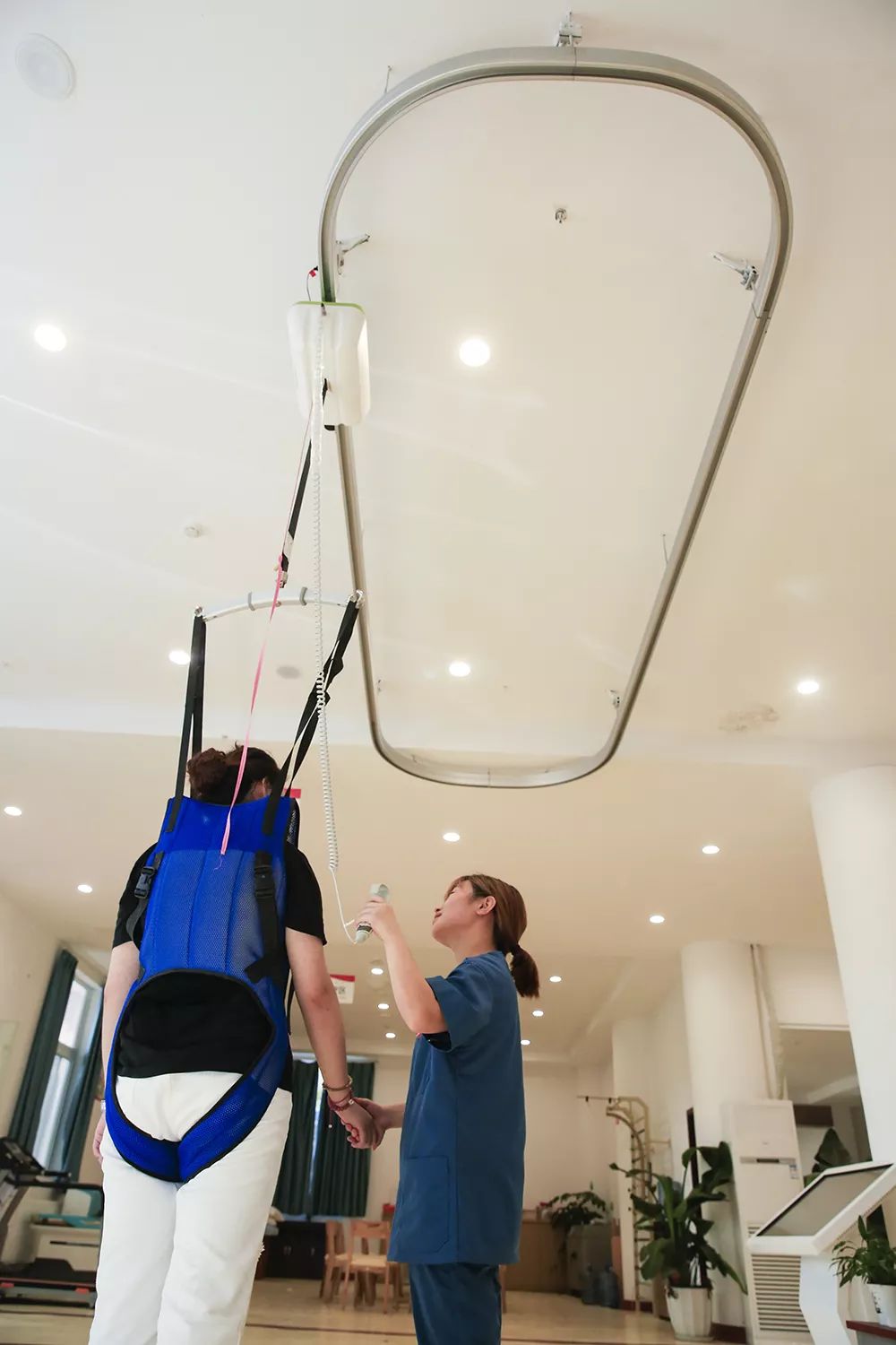 智能卫生护理机器人,自动化清洁厕所的机器人