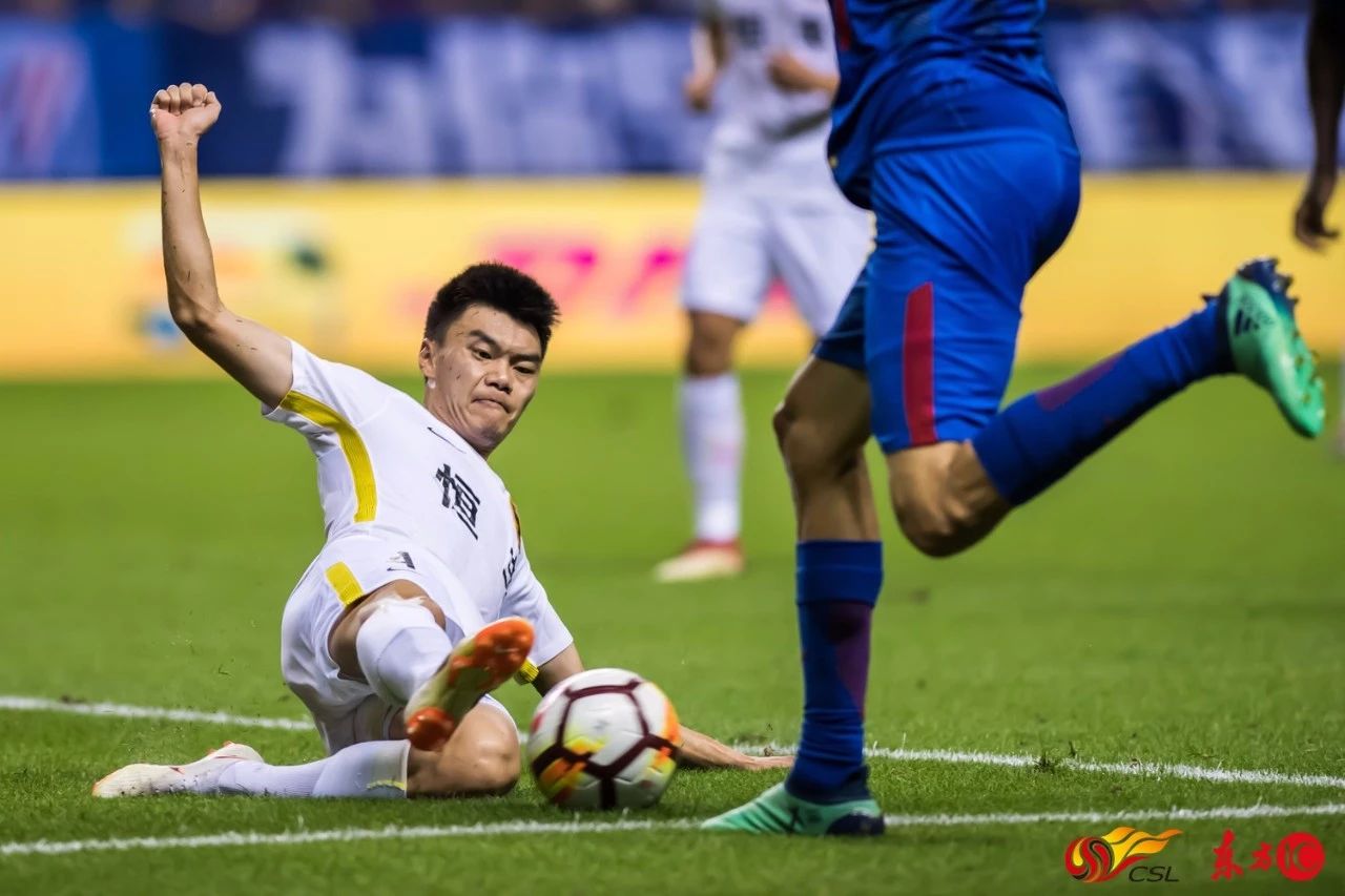 哈木造点+斯蒂夫罚中贵州恒丰客场1-3负于上海绿地申花