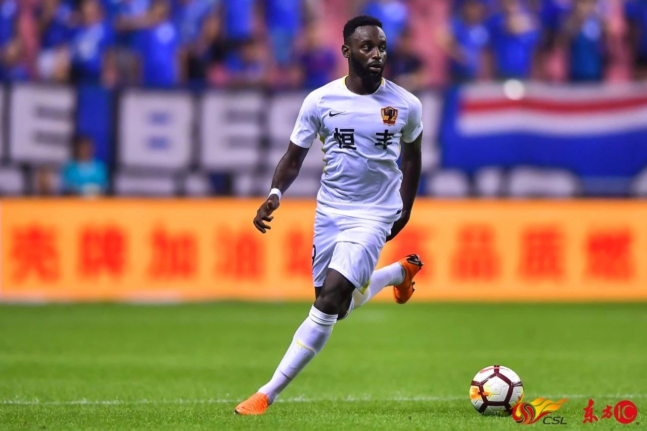 哈木造点+斯蒂夫罚中贵州恒丰客场1-3负于上海绿地申花