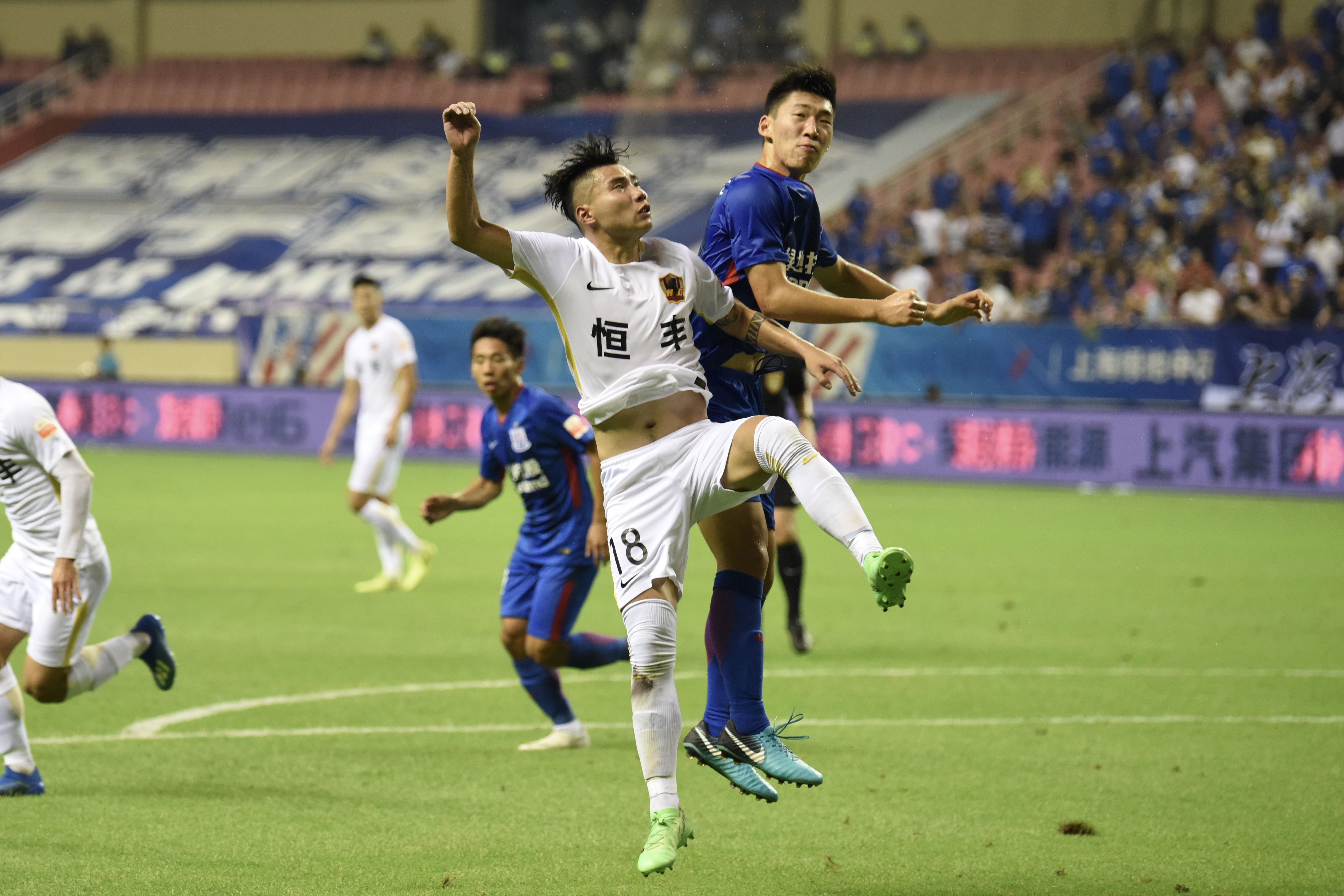 哈木造点+斯蒂夫罚中贵州恒丰客场1-3负于上海绿地申花