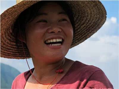 一个养牛少妇在床上说的话：白天养牛，晚上还要……