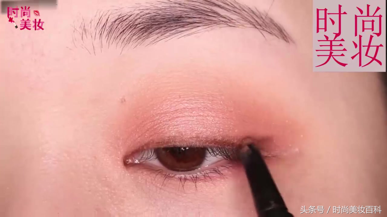 时尚美妆夏天眼妆教程步骤,美妆超详细眼妆步骤打造自然眼