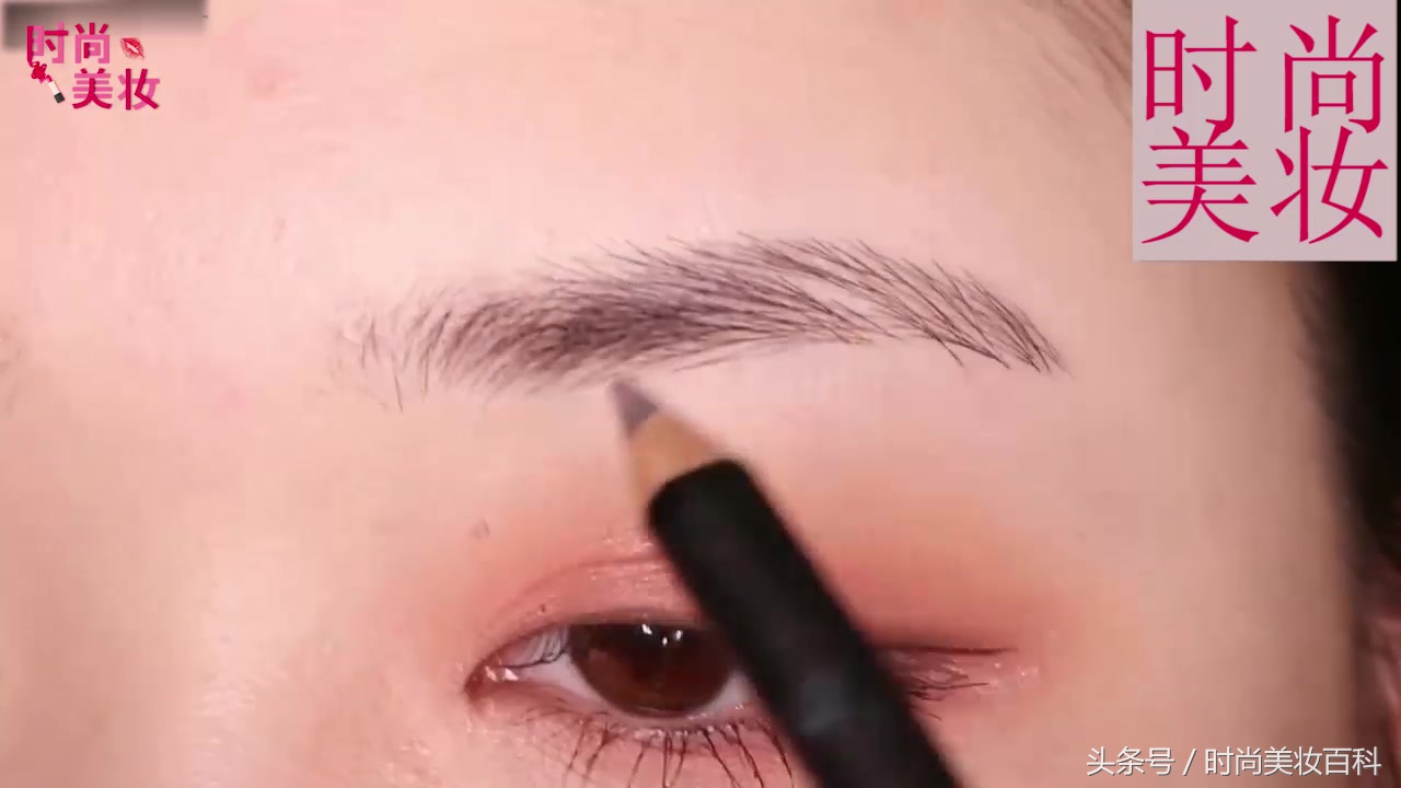 时尚美妆夏天眼妆教程步骤,美妆超详细眼妆步骤打造自然眼