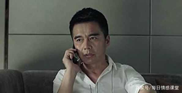 小舅子搬家包五千红包，岳母嫌少大骂妻子，我说一番话岳母愣住了