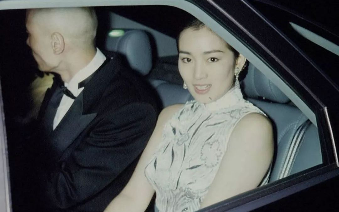 巩皇几岁了,巩皇年轻的时候有多美