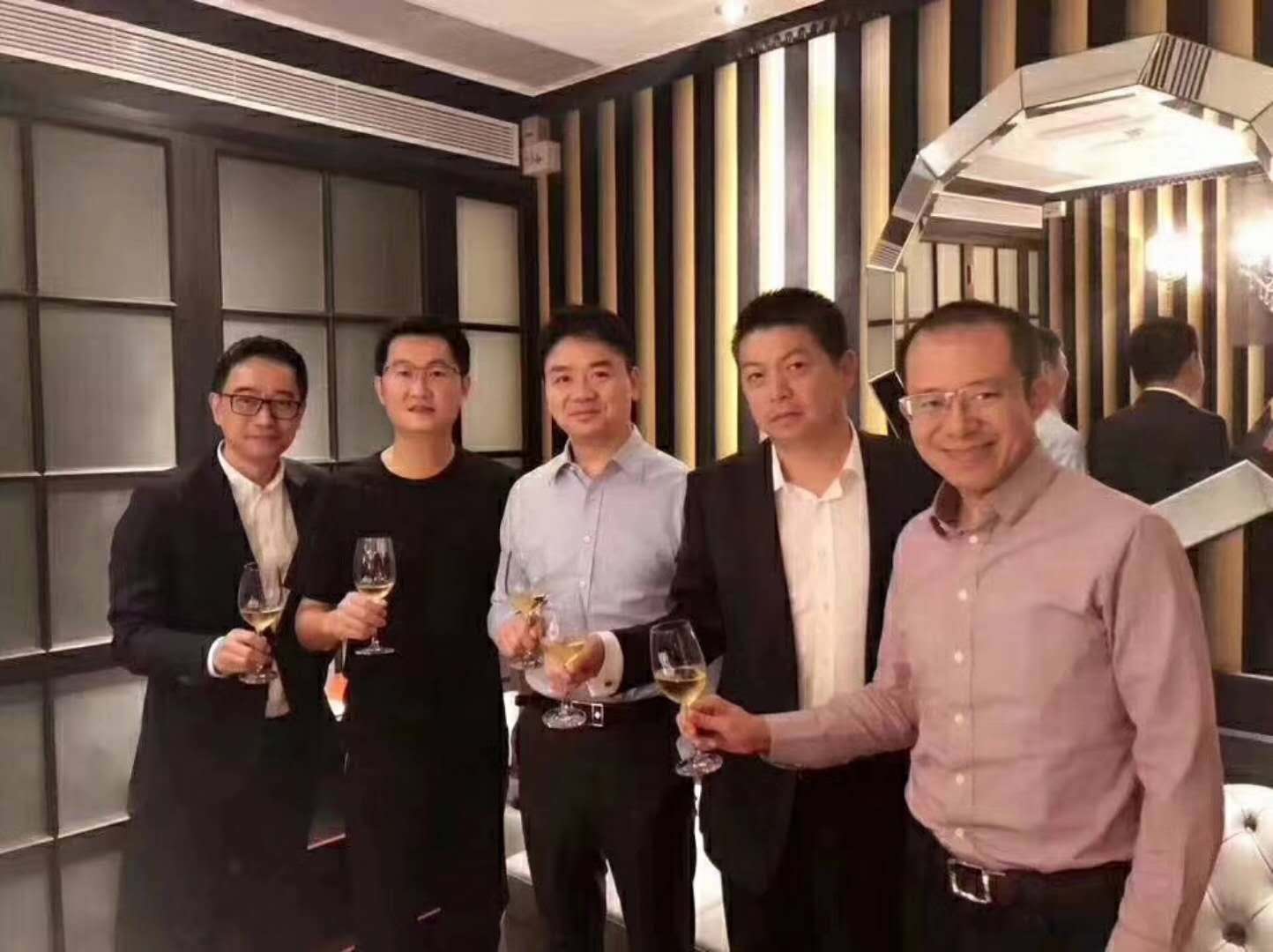 直击唯品会128特卖大会,唯品会正品清仓特卖满299减210