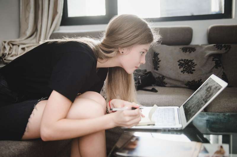 东欧模特在杭州：日入万元