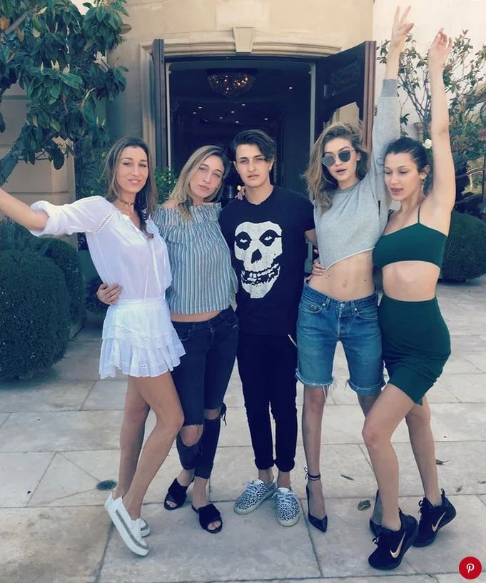 到公司上班可以穿短裤吗 (短裤怎么穿出高级范儿)