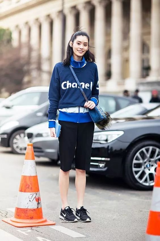 到公司上班可以穿短裤吗 (短裤怎么穿出高级范儿)