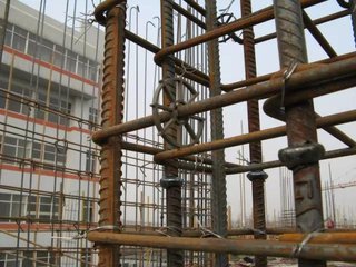 承台内柱子是否需要绑扎箍筋,建筑工地梁绑扎钢筋过程