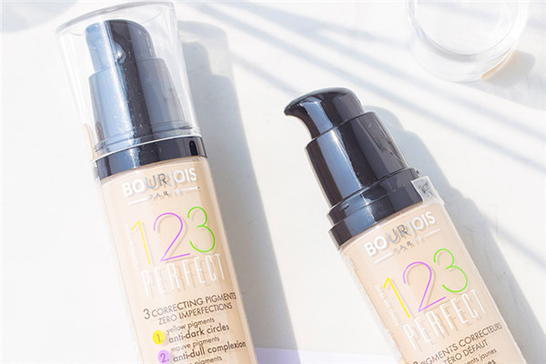 强烈推荐这款粉底液遮瑕力超级强,好用的粉底液推荐学生平价遮瑕