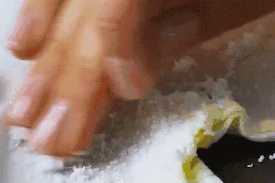 省力又干净的手洗衣服方法,洗衣服如何洗得干净又省力技巧