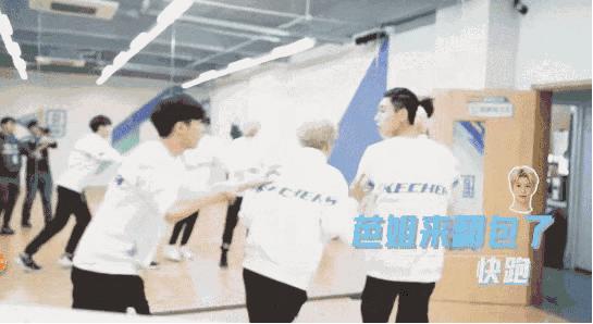 时尚编辑包包里有什么,一线时尚杂志编辑