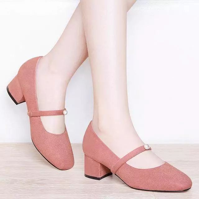 女人穿小白鞋的忌讳,奶奶鞋怎么穿好看又耐穿