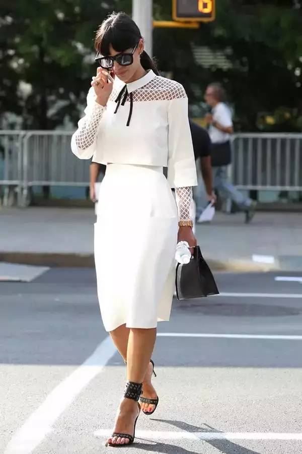 裸色跟黑色鞋子哪个好看,什么颜色的鞋子最百搭图片