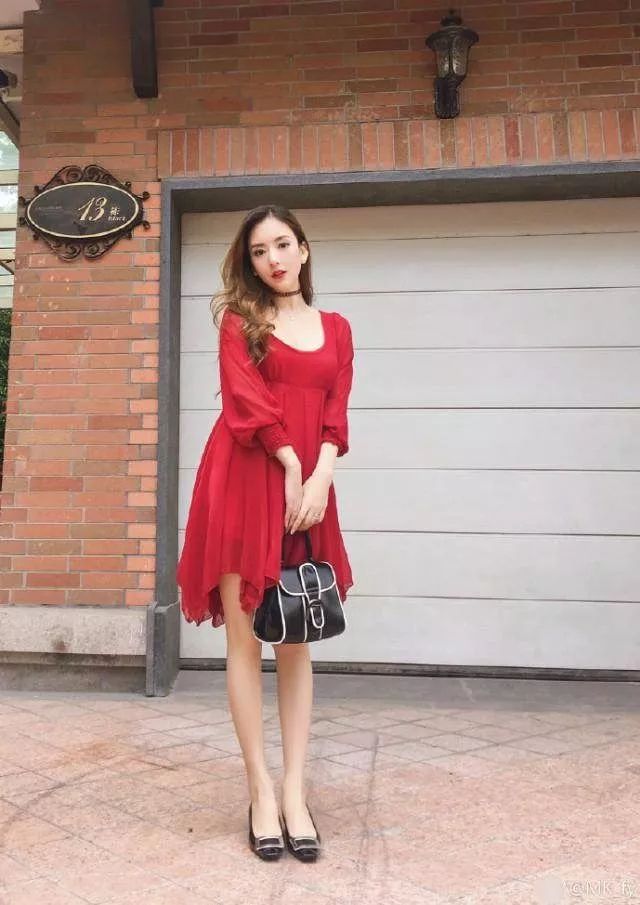 邓丽欣服装品牌,邓丽欣视频是真的假的