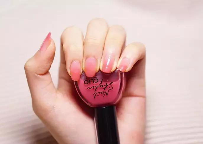 有几种指甲油是可以很漂亮的,颜色好看的平价可撕拉指甲油