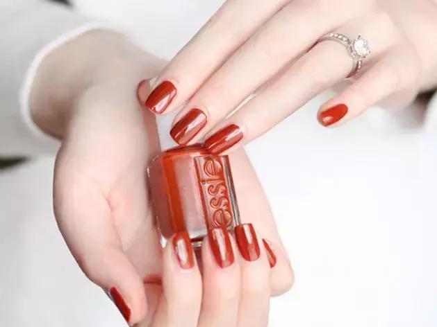 有几种指甲油是可以很漂亮的,颜色好看的平价可撕拉指甲油