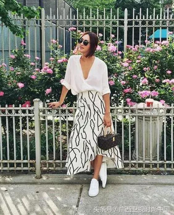 皮肤黑穿大红好看吗,皮肤黑穿黄色好看吗