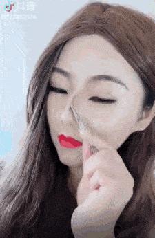 快停手!钻鼻子、撕脸皮、割下巴“抖音易容”*法大**实在太可怕!