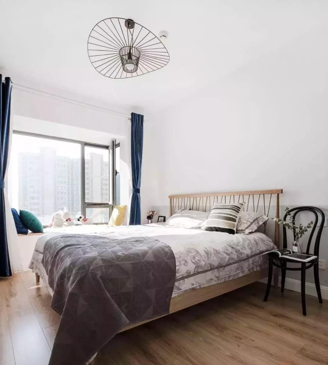 卧室太小床放不下怎么办,卧室太小放不下床头柜怎么设计