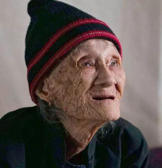 毒打、强奸、*虐性**……他把一个女人的真实故事画成漫画，看到第几张你哭了？