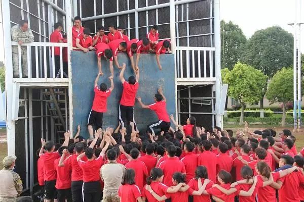 别天真，大学生油腻起来甩中年人十条街