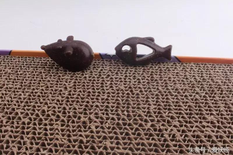 怎么让猫咪爱上猫抓板,猫咪喜欢猫抓板的表现