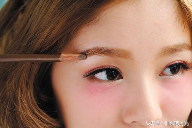 怎么让眉毛变成一字眉,怎样把眉毛修成平的