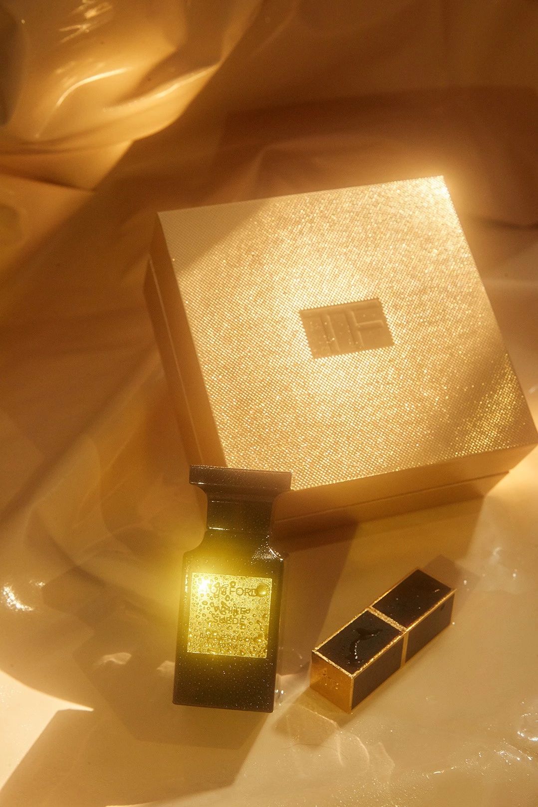 女生收到前男友七夕礼物,七夕送大叔男友礼物