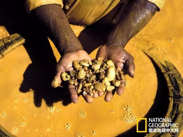 钻石有荧光不值钱 (钻石本来不值钱)