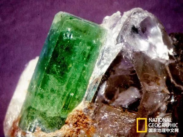 目前地球有没有比钻石还珍贵 (地球大量钻石)