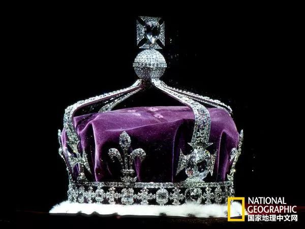 钻石有荧光不值钱 (钻石本来不值钱)