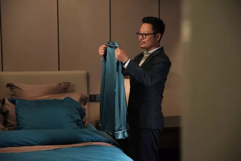 这些年的旅途，是谁在陪你睡？