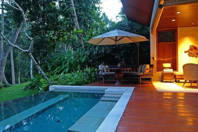 这些年的旅途，是谁在陪你睡？