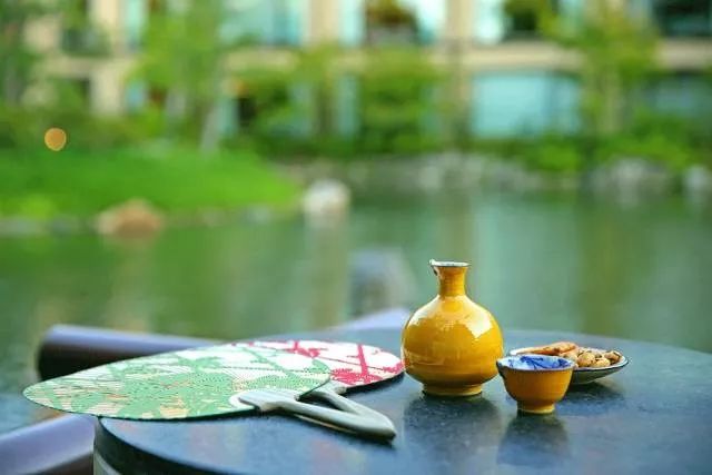 这些年的旅途，是谁在陪你睡？