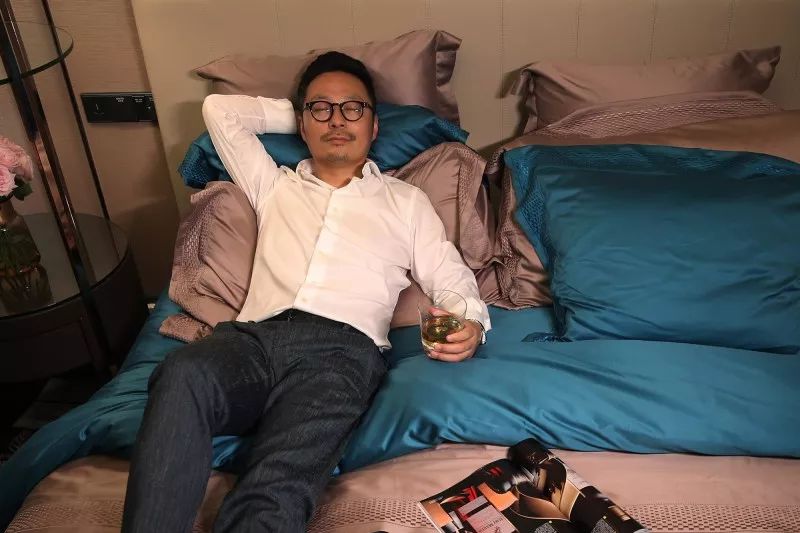 这些年的旅途，是谁在陪你睡？