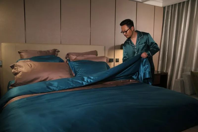 这些年的旅途，是谁在陪你睡？