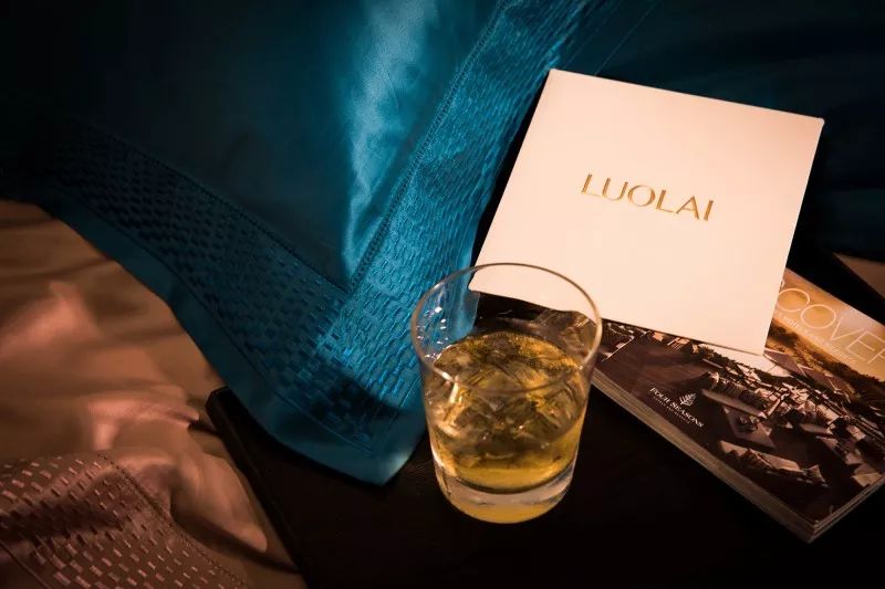 这些年的旅途，是谁在陪你睡？