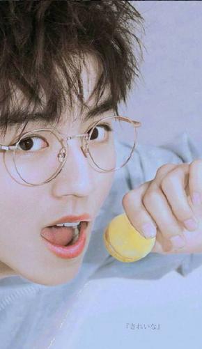 眼镜杀斯文败类男明星,帅气的男明星眼睛杀