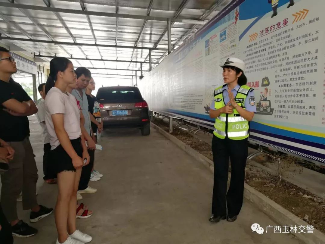 玉林交管一队,广西玉林交警护航